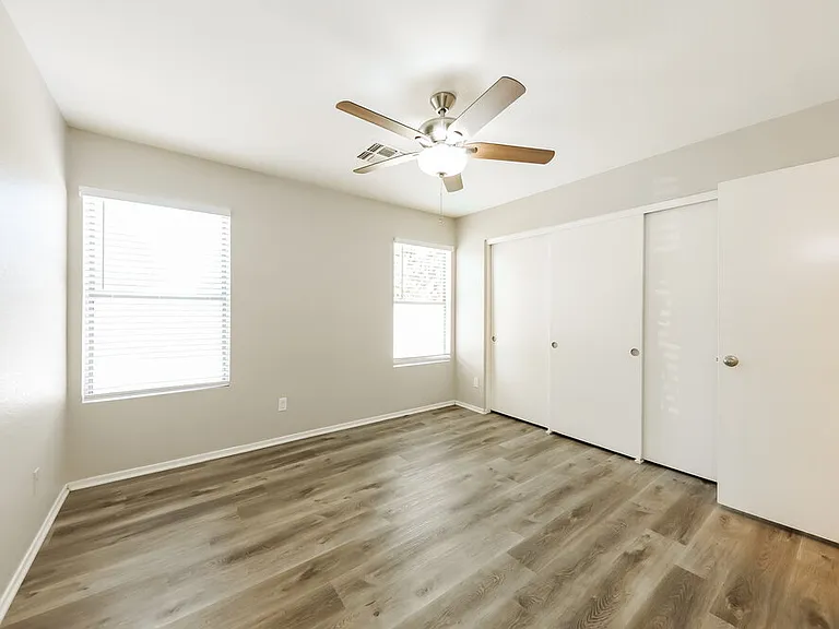 11335 W Crestbrook Dr — Photo 10