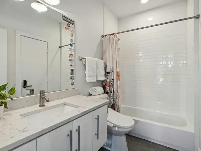 4413 Roseland Ave — Photo 17