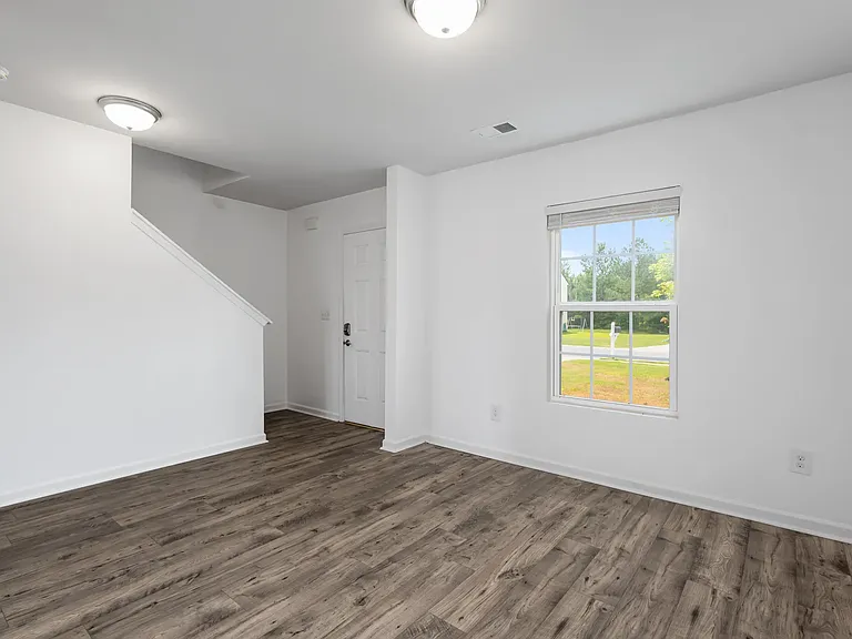 761 Riverside Dr NW — Photo 6