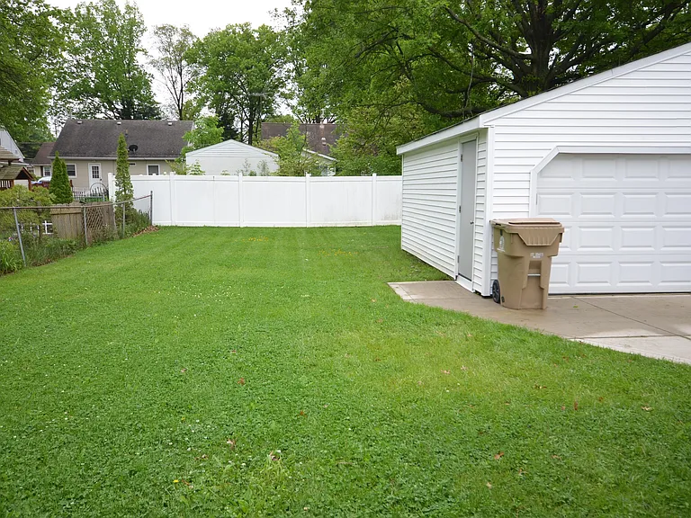 342 Jennings Ave — Photo 5
