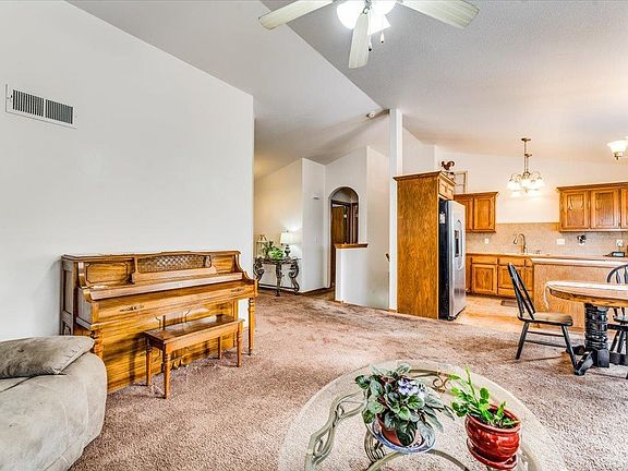 5th image of 2835 W 3rd Ave