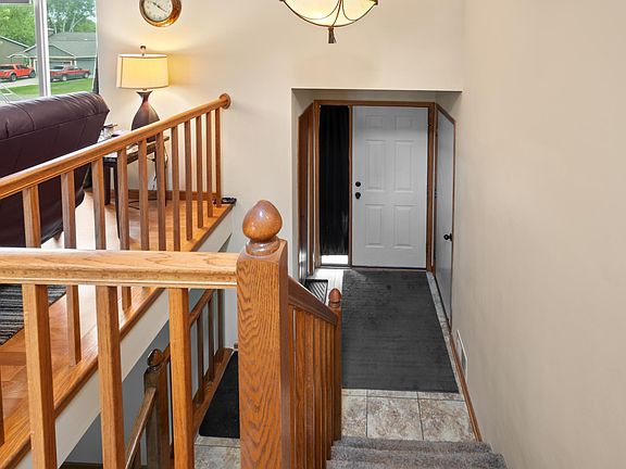 4th image of 2408 Crestmount Ln