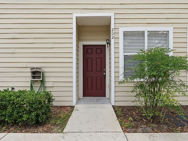 1710 NW 7th St #202 — Photo 21