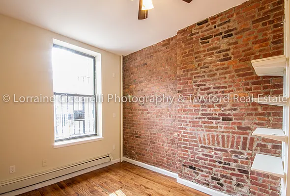 Rented by Twyford Real Estate | media 26