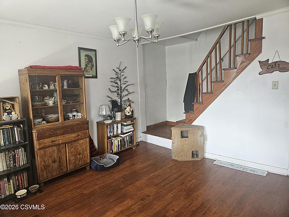 3rd image of 1647 Fairview Ave