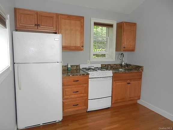 4th image of 33 West Dr