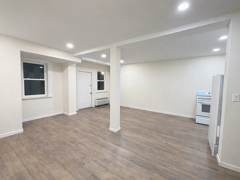 11 Webster Ave #10 — Photo 2