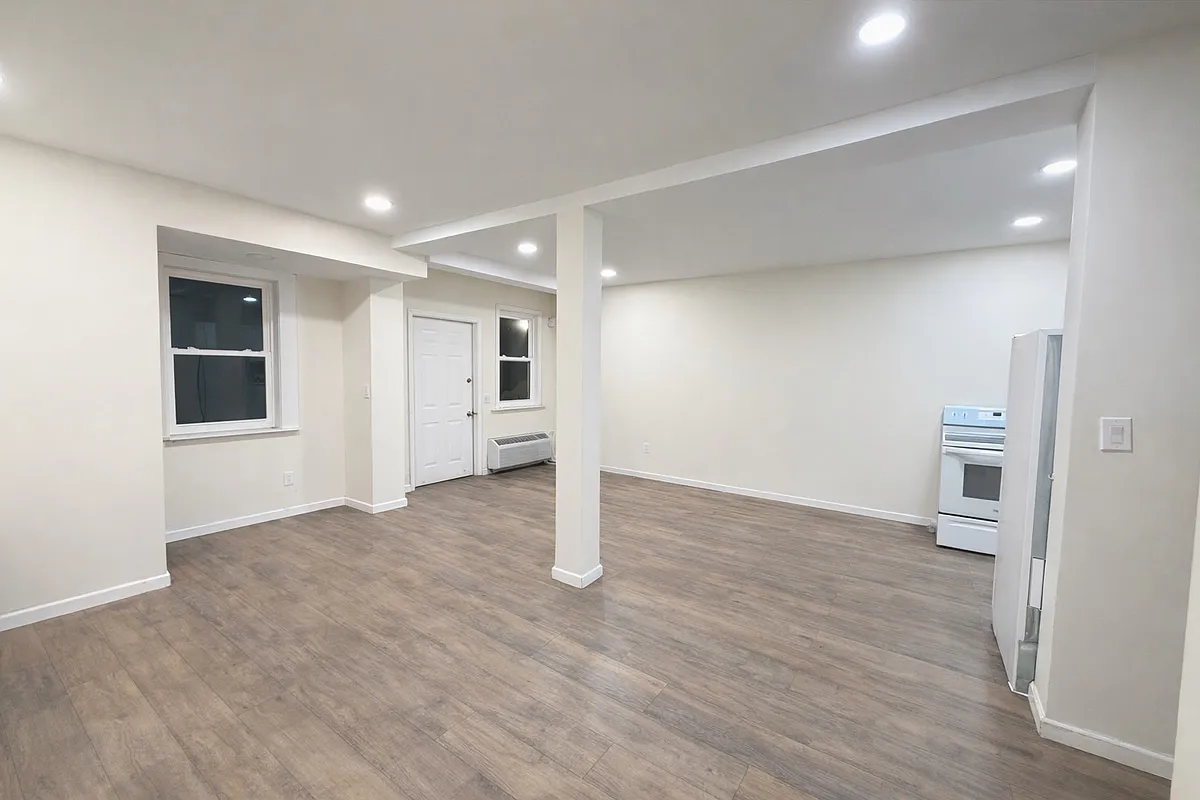 Building Photo - 11 Webster Ave #10