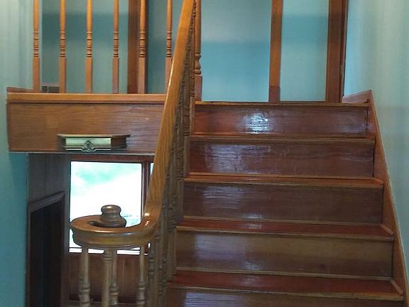 Stairs up to 3 bedrooms and 3 full baths