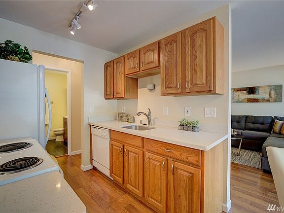5th image of 6110 24th Ave NW #106