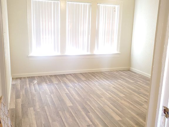 2nd bedroom, middle room, by street