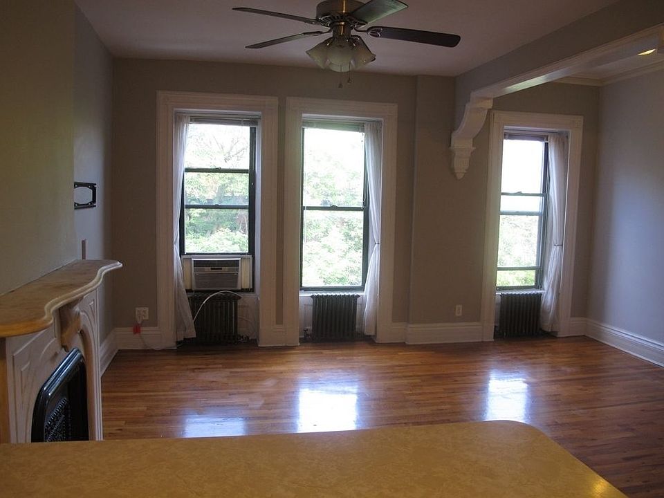 1st image of 454 8th St APT 3