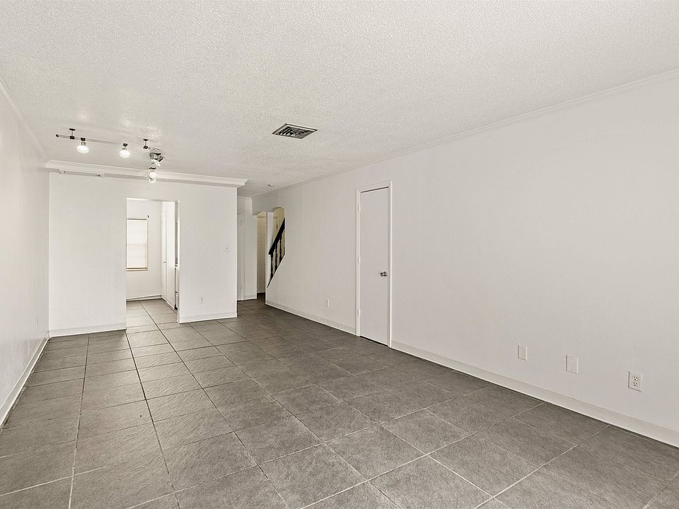 1st image of 2325 W Pensacola St APT 154
