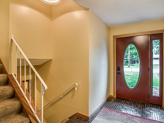 2nd image of 7524 N Meadowwood Ct