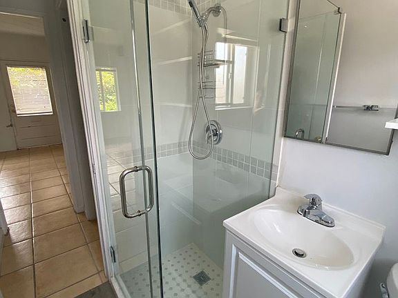 4th image of 3923 1/2 Haines St