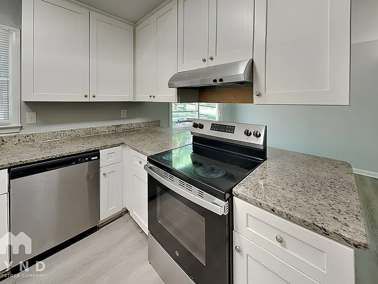 5424 Two Moons Dr — Photo 3