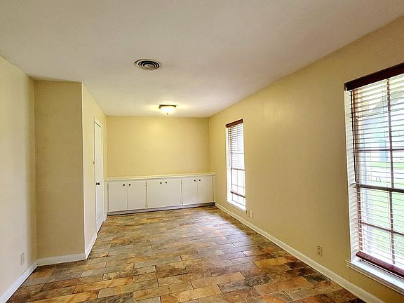 2nd image of 2614 Tanglewood Dr