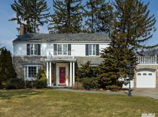 17 Old Estate Rd, Manhasset, NY 11030