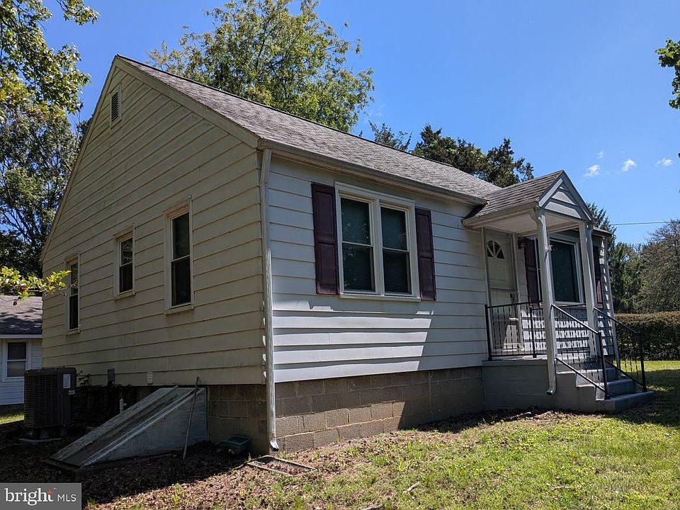 1st image of 72 Hillcrest Ln