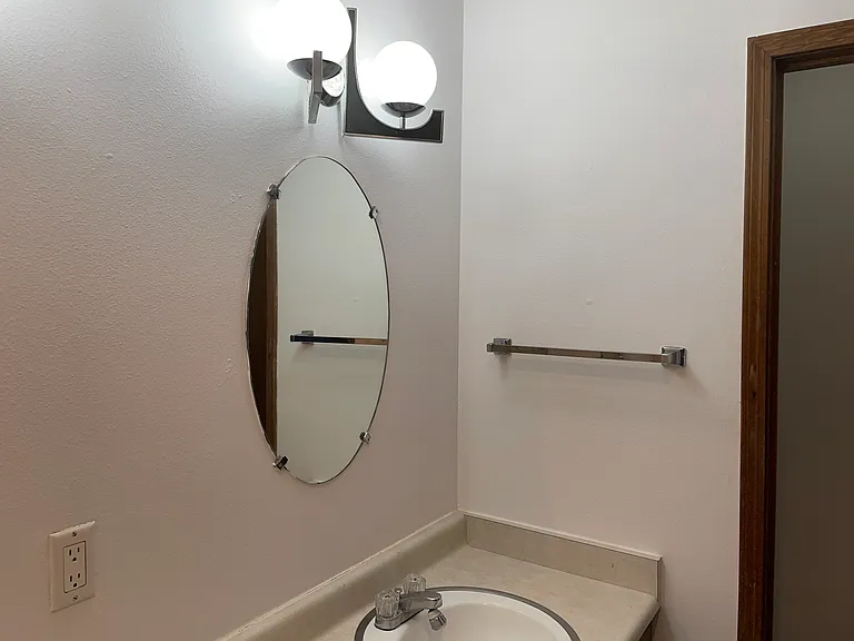 Huge Nob Hill 1 Bedroom w/ Garage, Storage, Ref. Air, & Updates — Photo 14