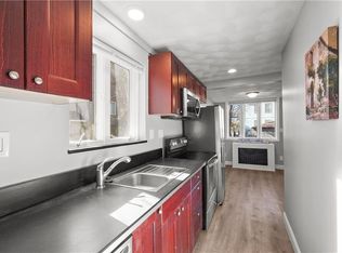 40 Harris Ave, Cranston, RI 02920