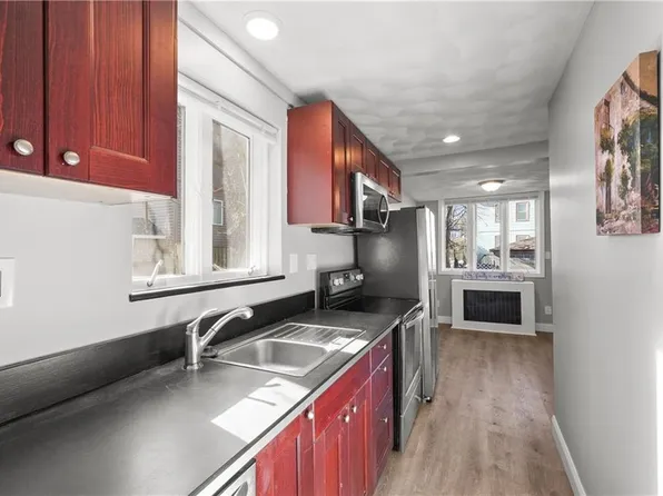40 Harris Ave, Cranston, RI 02920