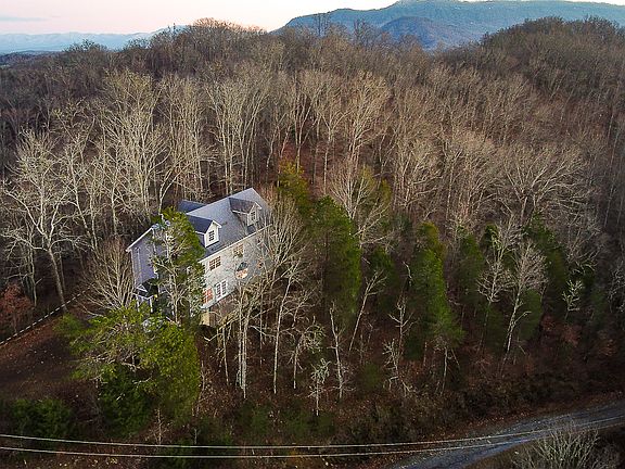 4th image of 1305 Deer Trail Way