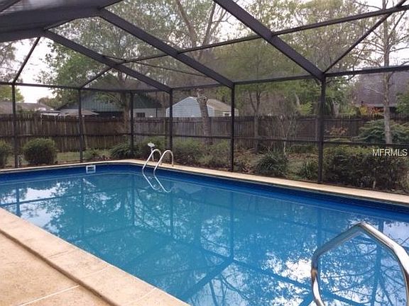 4th image of 526 Sunny Cir