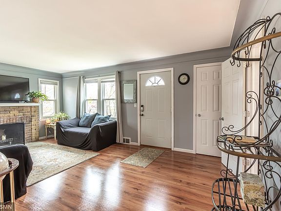 5th image of 2827 Humboldt Ave N