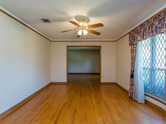 5th image of 904 Circle Bend Dr