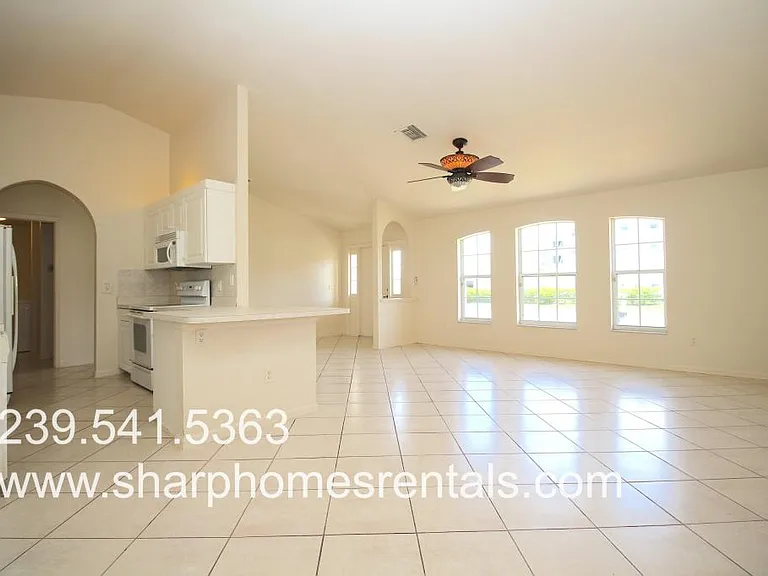 1816 SW 38th Ter — Photo 7