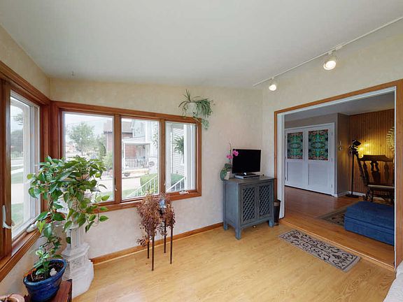 3rd image of 2293 Westview Dr