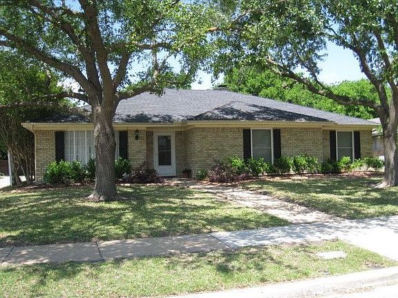 2nd image of 2211 Glen Forest Ln