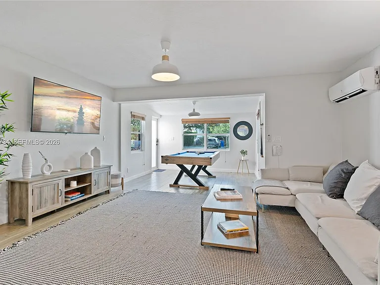 300 SW 23rd St #2 — Photo 5