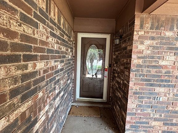 4th image of 810 Belton Dr