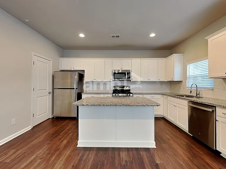 218 Omega Ct — Photo 3