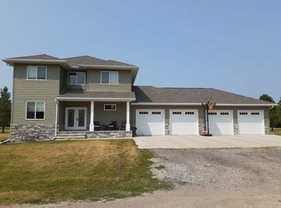 8578 Woods Dr, Jamestown, ND 58401