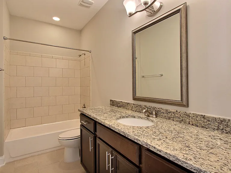 552 Nicoll St #A — Photo 11