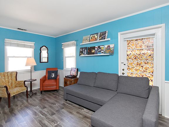 3rd image of 2116 W Chandler Blvd