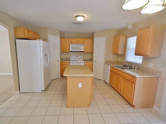 3rd image of 3230 Scenic Woods Dr
