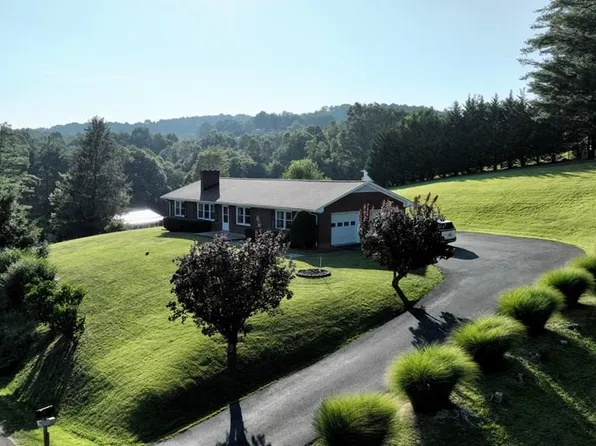 135 Tickle St, Bluefield, VA 24605