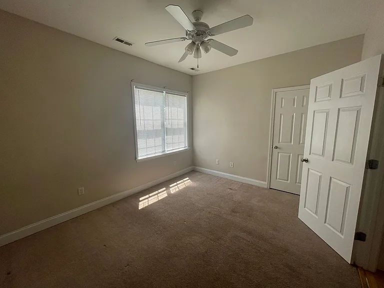 375 Lullwater Dr — Photo 20