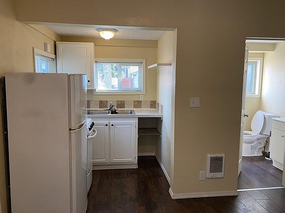 3rd image of 216 N Gold St APT 4