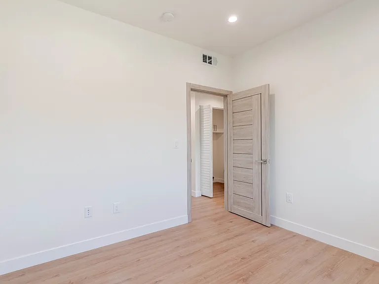 10232 Tujunga Canyon Blvd — Photo 18