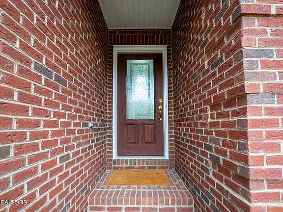 2nd image of 1728 Apple Grove Ln