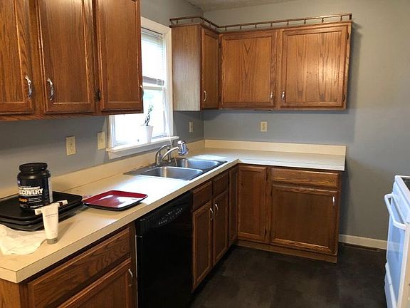 3rd image of 285 Waverly Ave