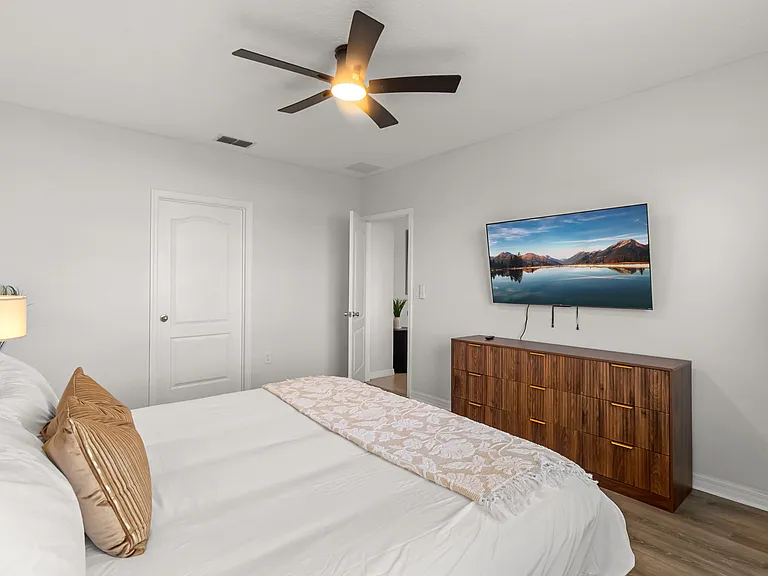 Primary suite with king bed and ensuite bathroom