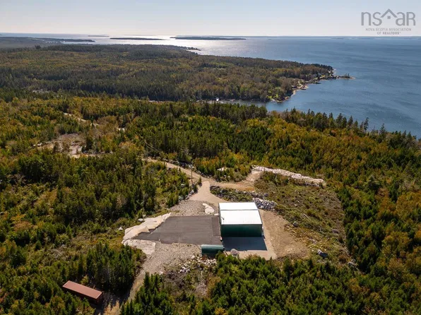 38 Deer Ln, Chester, NS B0J 1T0
