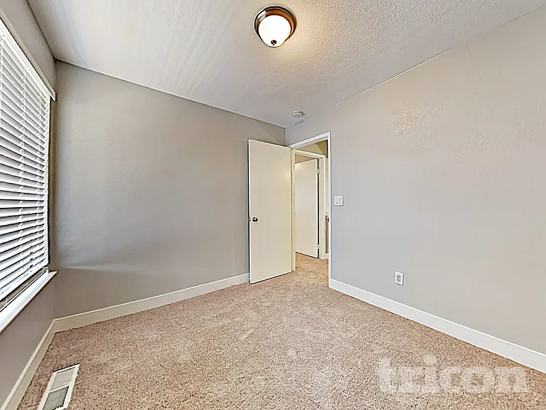 2819 Filbert St — Photo 15