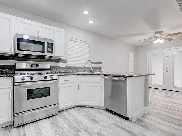 6469 Abbey Door Ct — Photo 28